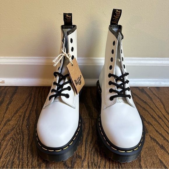 NWT Dr. Martens 1460 Bex Lug Sole Combat Boots Smooth Leather White Womens - Picture 3 of 6